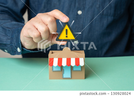 The store was given a warning. Violation of sanitary standards. Threat of closure, losses and bankruptcy. Retail risks, consumer safety, legal control, inspections, compliance and public health. 130928024