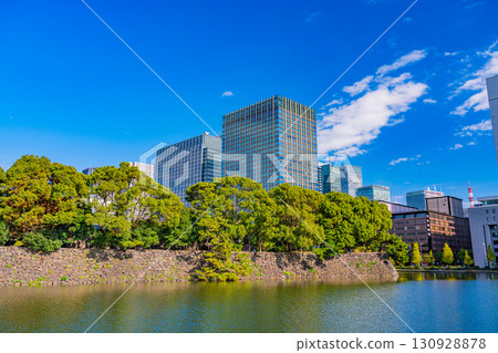 (東京)馬場堀護城河和皇居外苑紅葉 (東京)馬場堀護城河和皇居外苑紅葉 130928878