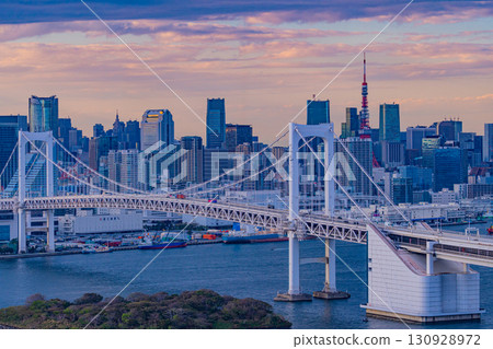 [Tokyo] Rainbow Bridge evening view 130928972
