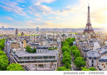 Beautiful skyline of Paris, view of Eiffel Tower, rooftops and business district 130930391