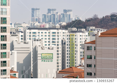 Smog pollution and yellow dust covering cityscape of Seoul, capital of South Korea Smog pollution and yellow dust covering cityscape of Seoul, capital of South Korea 130933267