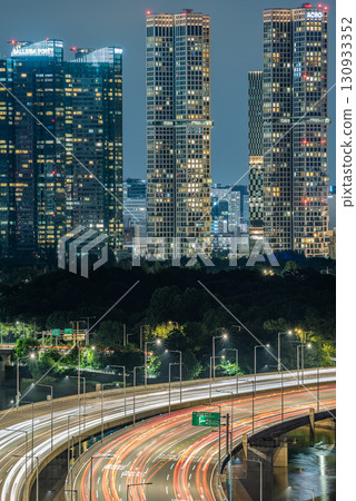 Panoramic cityscape night view of Han river and downtown Seoul, capital of South Korea 130933352