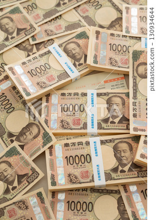 New 2024 banknotes: Eiichi Shibusawa 10,000 yen bills 130934644