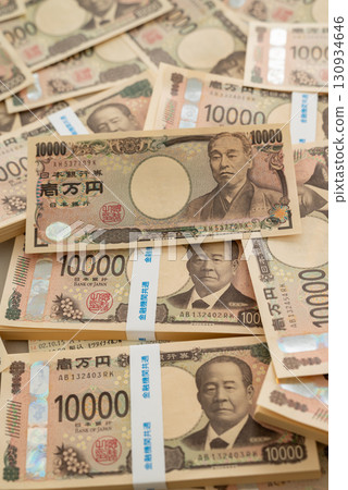New 2024 Shibusawa Eiichi 10,000 yen bill stack and old bills 130934646