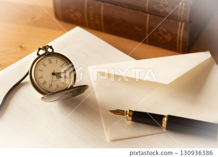 復古形象的文具/信封、信件、文具、手寫賀卡、遺囑書寫 130936386