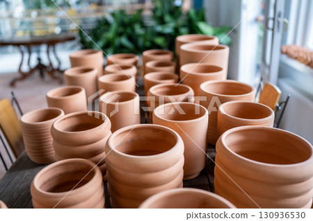 Terracotta pots in different sizes in plant shop 130936530