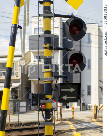 安裝在住宅區的鐵路道口 130938039
