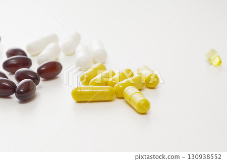 Health supplement capsules 130938552