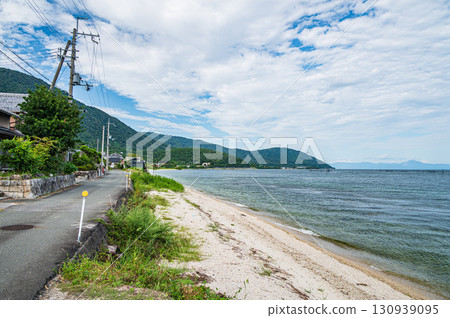 Ripples lapping on the shores of Lake Biwa, Kitakomatsu, Otsu City, Shiga Prefecture Ripples lapping on the shores of Lake Biwa, Kitakomatsu, Otsu City, Shiga Prefecture 130939095