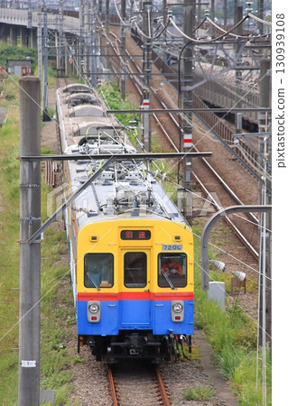 東急7200系列列車迎接專線列車抵達的東急5050系列列車（5154F）_照片拍攝於2010年10月7日 130939108