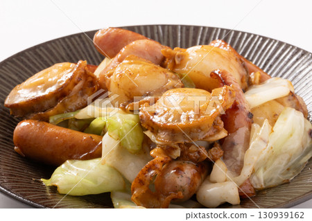 扇貝和維也納香腸炒高麗菜 130939162