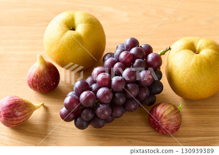 Pears, grapes, figs 130939389