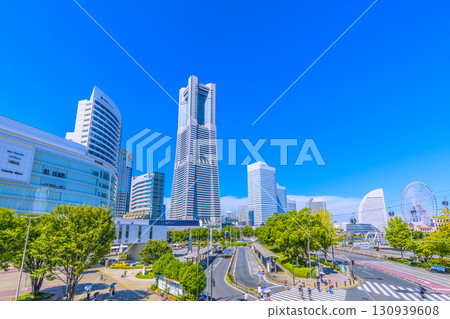 9 月 8 日，日本橫濱城市景觀。從橫濱航空客艙俯瞰橫濱地標塔和櫻木町站。 130939608