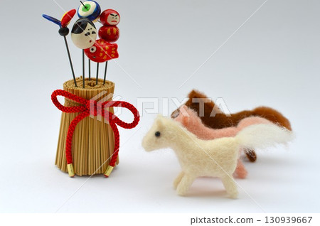Wool felt horse and New Year's decorations Wool felt horse and New Year's decorations 130939667
