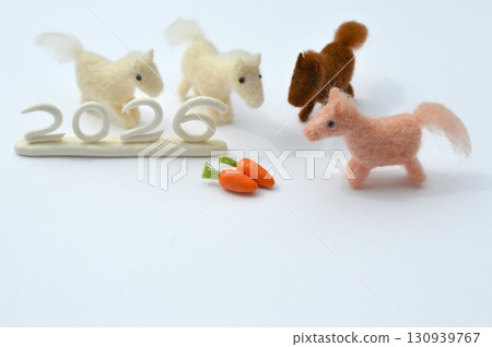 Wool felt horse and carrot New Year's material 130939767