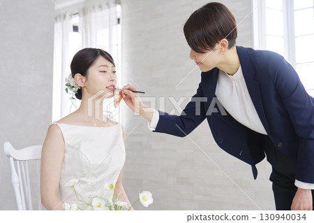 Woman wedding hair makeup Woman wedding hair makeup 130940034