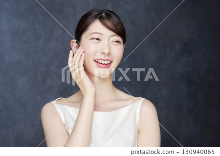 Beauty, 20s woman, black background 130940065