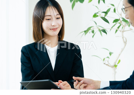 做生意的女商人 130940320