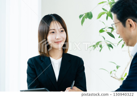 做生意的女商人 130940322
