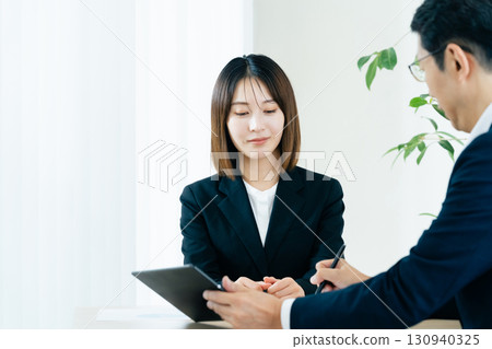 做生意的女商人 130940325