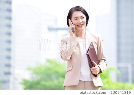 Business middle woman portrait Business middle woman portrait 130941819