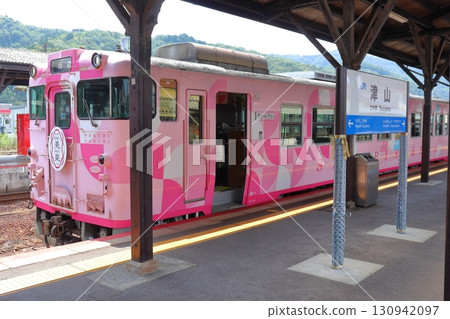 Tsuyama Line Scenic Train SAKUBISAKURAKU and Station Sign (Tsuyama Station) Tsuyama Line Scenic Train SAKUBISAKURAKU and Station Sign (Tsuyama Station) 130942097