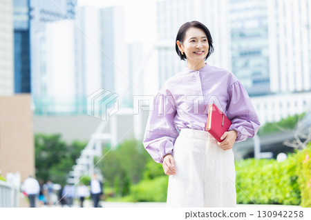 Business middle woman portrait Business middle woman portrait 130942258