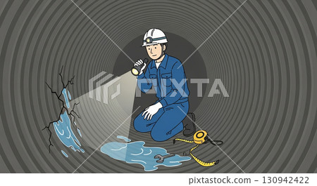 一名工人正在檢查污水管道 130942422