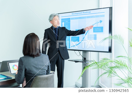 Middle-aged office worker meeting 130942565