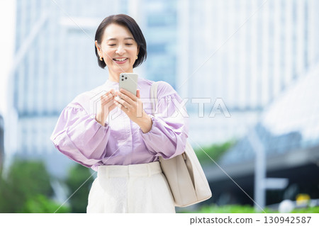 Business middle woman portrait Business middle woman portrait 130942587