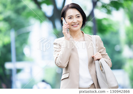 Business middle woman portrait Business middle woman portrait 130942866