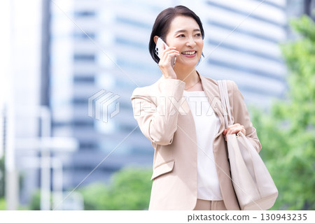 Business middle woman portrait Business middle woman portrait 130943235