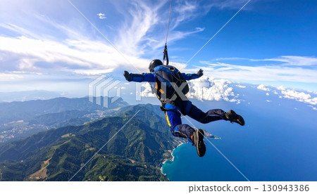 sky diving 130943386