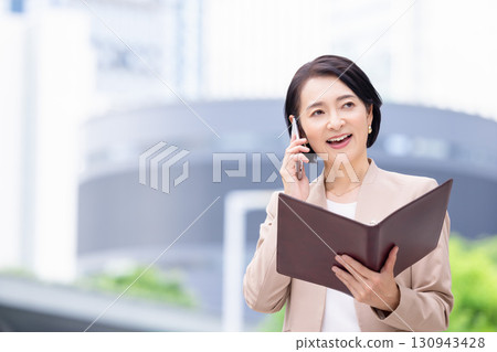 Business woman with smartphone, portrait Business woman with smartphone, portrait 130943428