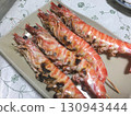 Grilled tiger prawns with salt 130943444