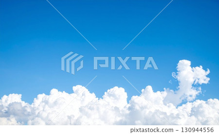 藍天和白色雲彩 130944556