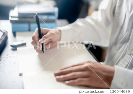 Hand holding a pen 130944689