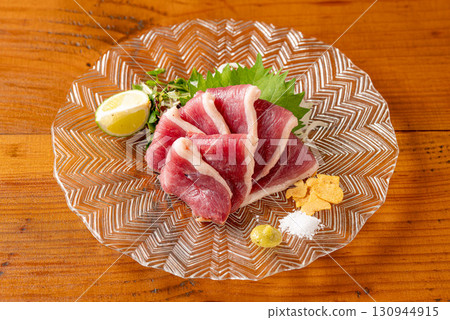 Duck sashimi 130944915
