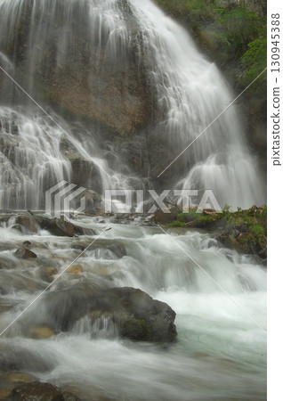 Splash of waterfall 130945388