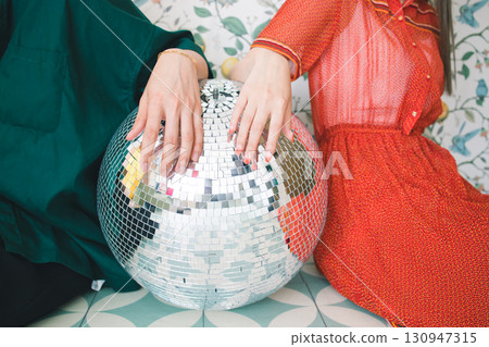 青年男女 130947315