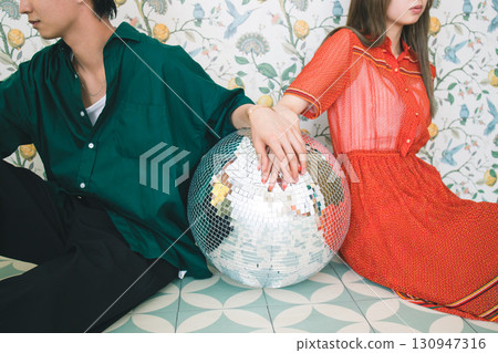 青年男女 130947316