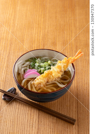 吃蝦天婦羅烏龍麵 130947370