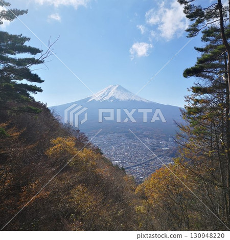 新倉山登山 秋季 紅葉 新倉山登山 秋季 紅葉 130948220