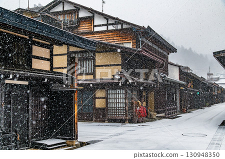 Hida Takayama: Snowy old townscape Hida Takayama: Snowy old townscape 130948350