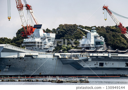 停靠在神奈川縣橫須賀海軍基地的英國航空母艦威爾斯親王號。 停靠在神奈川縣橫須賀海軍基地的英國航空母艦威爾斯親王號。 130949144