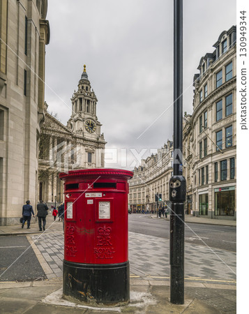 Bright red postbox in front of St. Paul's Cathedral, London / London, UK 130949344
