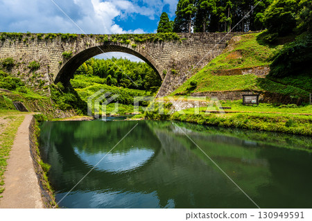被新綠環繞的通潤橋[熊本縣上益城郡大和町] 130949591