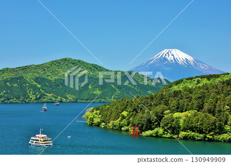 初夏的箱根和富士山的藍天和綠意 初夏的箱根和富士山的藍天和綠意 130949909