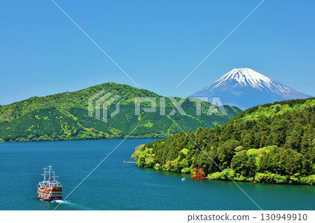 Early summer blue skies and fresh greenery in Hakone and Mount Fuji 130949910