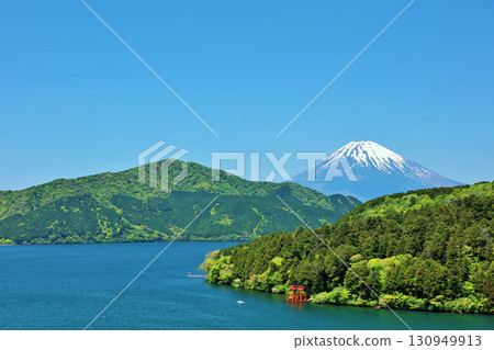 初夏的箱根和富士山的藍天和綠意 130949913